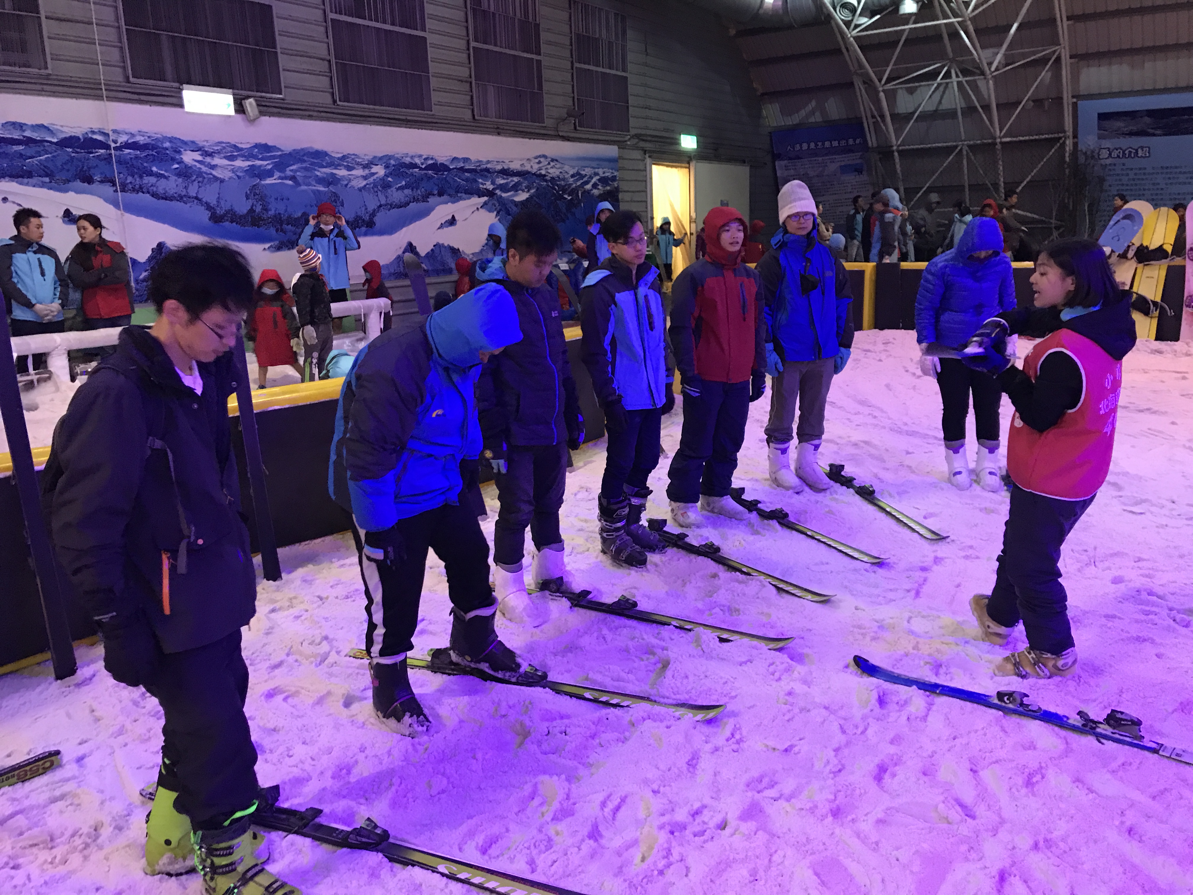 聯誼花絮 - 台灣也能玩滑雪