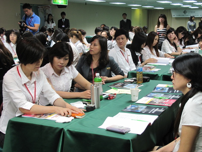 聯誼花絮 - 2013年度春天會館提升服務品質研討會卡內基訓練